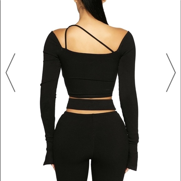 NEW Naked Wardrobe Black Long Slitted Sleeve Snatched Cross Strap Crop Top - Picture 2 of 7